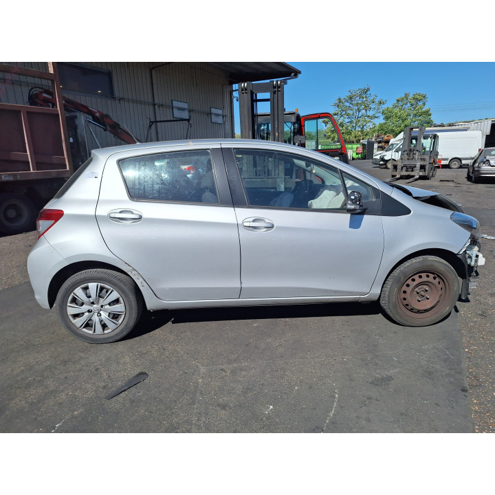 Feu de pare choc arriere droit TOYOTA YARIS 3 Photo n°8