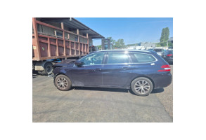 Feu arriere stop central PEUGEOT 308 2 SW Photo n°12