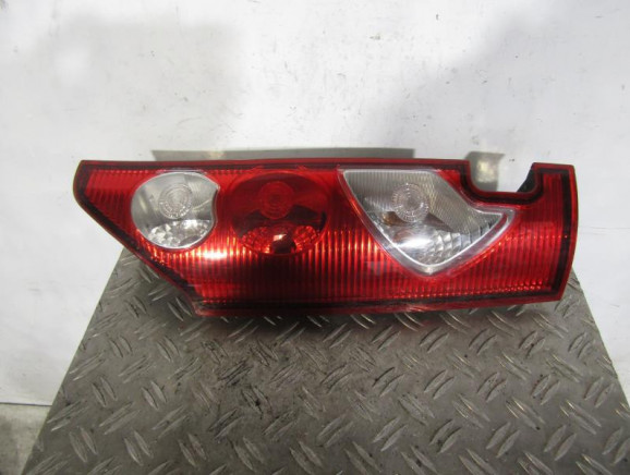 Feu de pare choc arriere droit RENAULT KANGOO 2 Photo n°1 Feu de pare choc arriere droit RENAULT KANGOO 2 Photo n°1