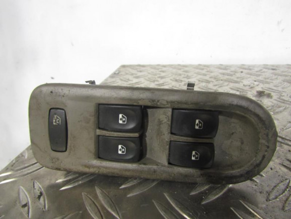 Interrupteur de leve vitre avant gauche RENAULT CLIO 3 PHASE 1 d