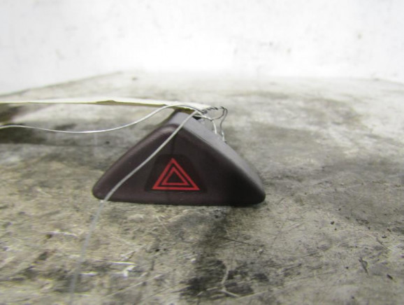 Bouton de warning VOLVO XC 70 1 Photo n°1