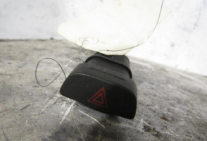 Bouton de warning FORD FOCUS 2