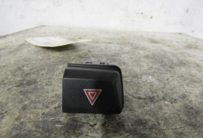 Bouton de warning PEUGEOT 208 1