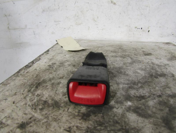 Attache ceinture arriere droit SUZUKI SWIFT 3 Photo n°1