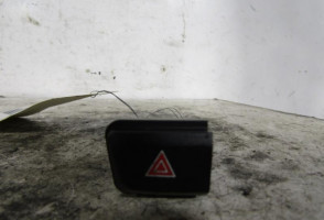 Bouton de warning PEUGEOT 208 1