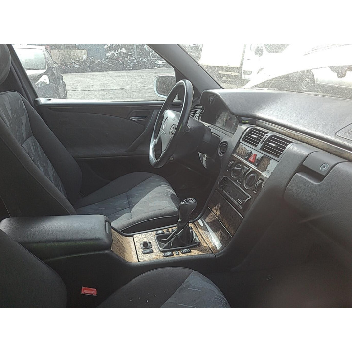 Feu arriere principal droit (feux) MERCEDES CLASSE E 210 Photo n°8