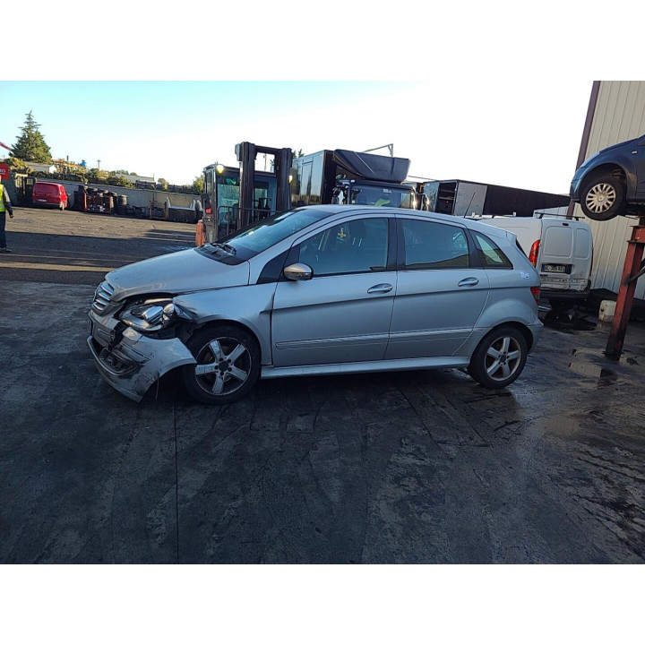 Feu arriere principal droit (feux) MERCEDES CLASSE B 245 Photo n°9