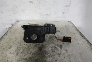 Bouton de coffre OPEL CORSA C