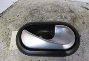 Poignee interieur avant droit DACIA SANDERO 1