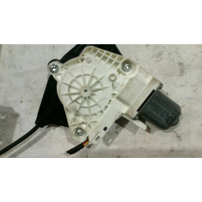 Leve vitre electrique arriere droit AUDI A4 3 Photo n°1