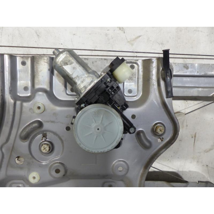 Leve vitre electrique avant gauche MITSUBISHI GRANDIS Photo n°3