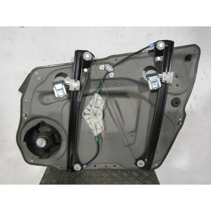 Leve vitre electrique avant gauche MERCEDES CLASSE B 245 Photo n°3