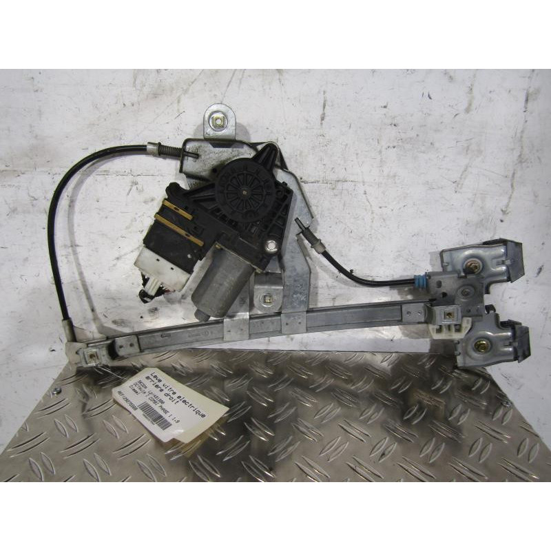 Leve vitre electrique arriere droit SKODA OCTAVIA 1 Photo n°1