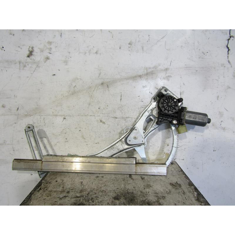 Leve vitre electrique avant droit MERCEDES CLASSE E 210 Photo n°1