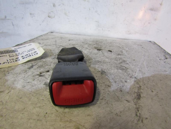 Attache ceinture arriere droit SUZUKI SWIFT 3 Photo n°1