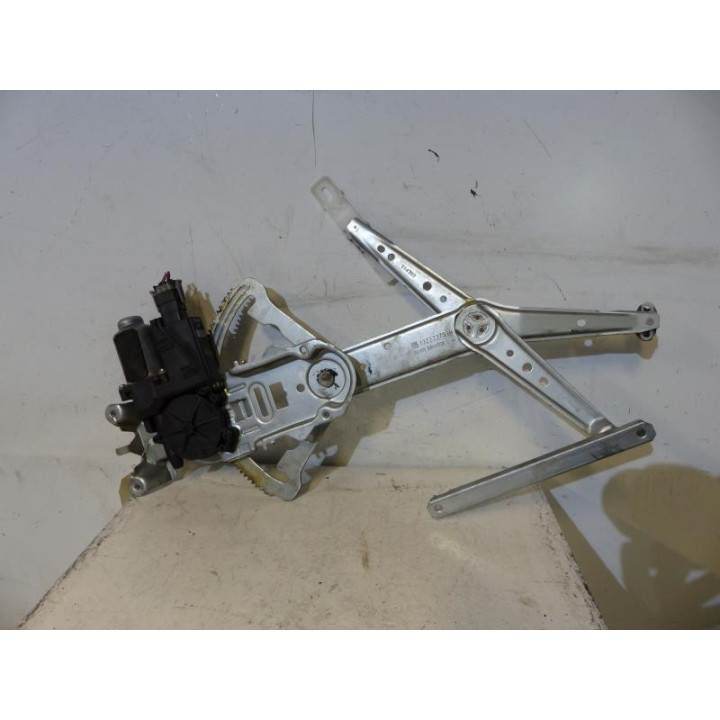 Leve vitre electrique avant gauche OPEL CORSA C Photo n°1