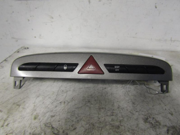 Bouton de warning PEUGEOT 308 1 SW Photo n°1