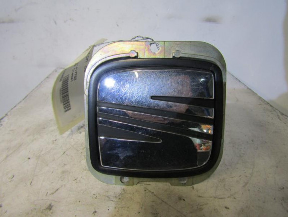 Bouton de coffre SEAT LEON 1 Photo n°1