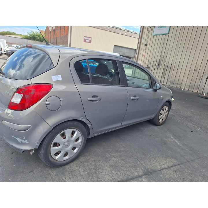 Plage arriere OPEL CORSA D Photo n°9
