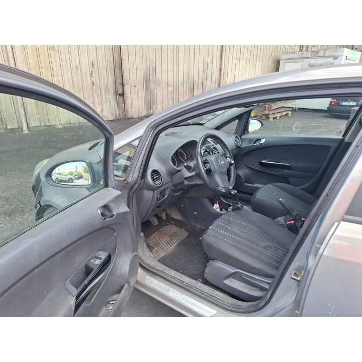 Plage arriere OPEL CORSA D Photo n°16