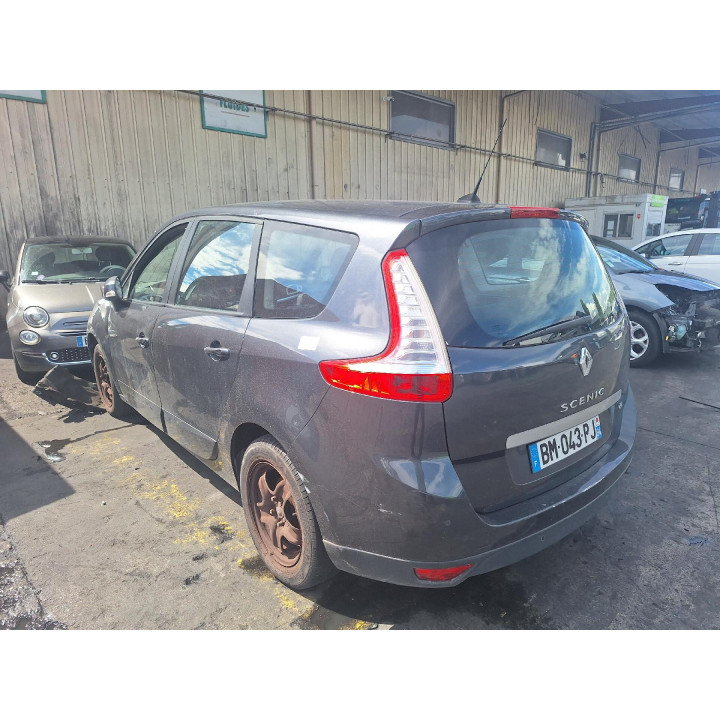 Anti brouillard arriere gauche RENAULT GRAND SCENIC 3 Photo n°9