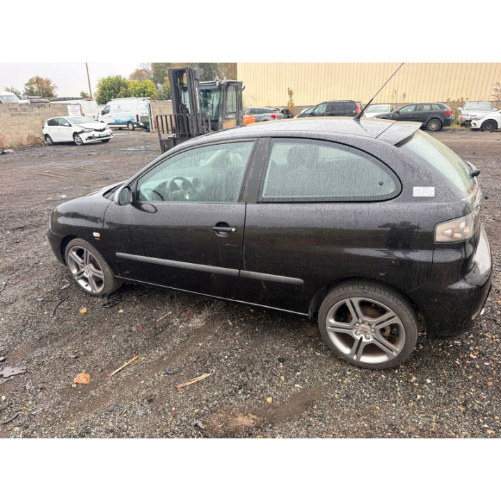 Pare boue avant gauche SEAT IBIZA 3 Photo n°10