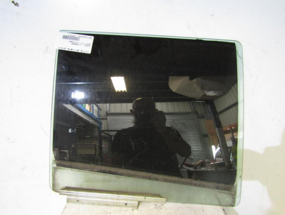 Vitre arriere droit SUZUKI SWIFT 3 Photo n°1