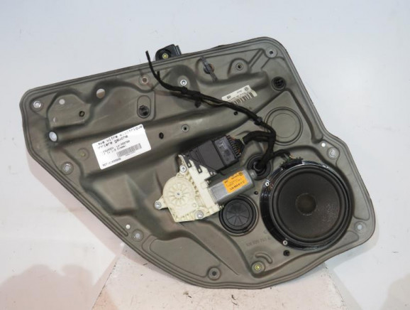 Leve vitre electrique arriere gauche VOLKSWAGEN GOLF 4 Photo n°1