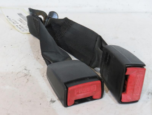 Attache ceinture arriere droit PEUGEOT 406 Photo n°1