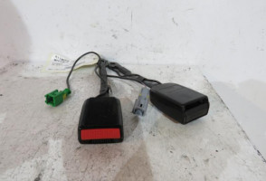 Attache ceinture arriere centrale CITROEN C6