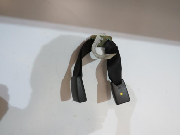 Attache ceinture arriere gauche TOYOTA COROLLA 10 Photo n°1