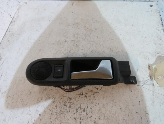 Poignee interieur arriere droit VOLKSWAGEN GOLF 4 Photo n°1