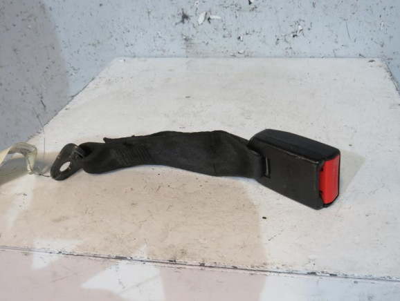 Attache ceinture arriere gauche PEUGEOT 206+ Photo n°1