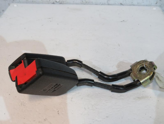 Attache ceinture arriere gauche VOLKSWAGEN BORA Photo n°1