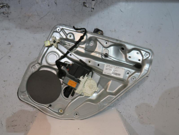 Leve vitre electrique arriere droit VOLKSWAGEN BORA Photo n°1