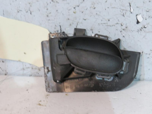 Poignee interieur arriere gauche PEUGEOT 206+ Photo n°1