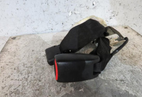 Attache ceinture arriere gauche MAZDA 3 1