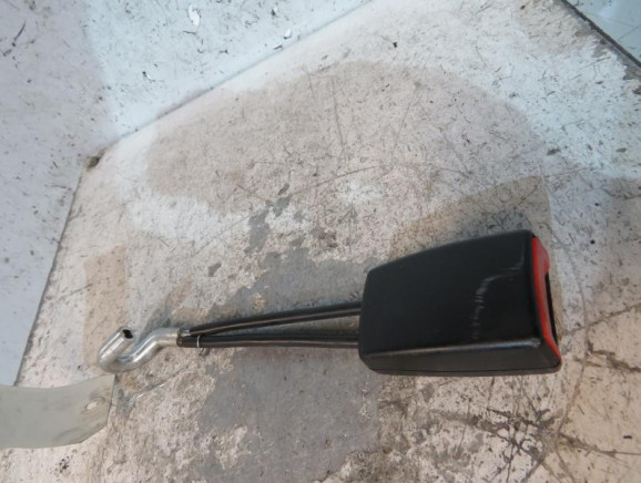 Attache ceinture arriere droit SEAT LEON 1 Photo n°1