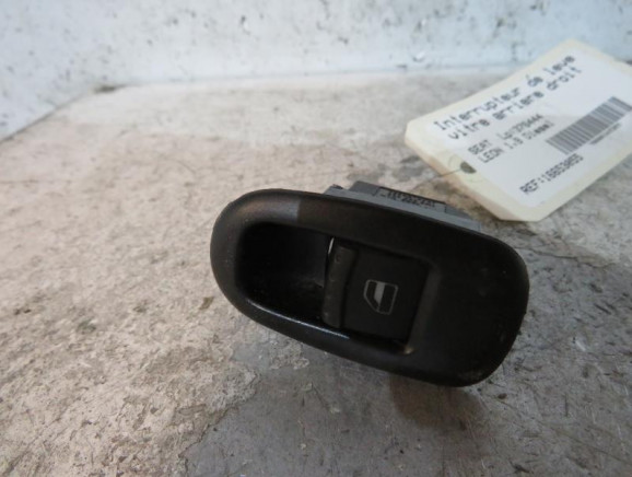 Interrupteur de leve vitre arriere droit SEAT LEON 1 Photo n°1