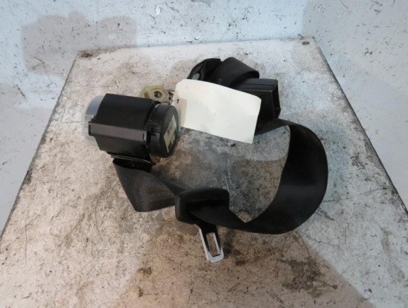 Attache ceinture arriere droit VOLKSWAGEN GOLF 5 Photo n°1