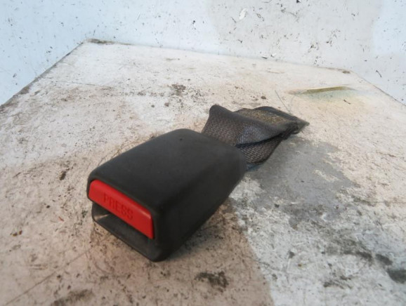 Attache ceinture arriere droit TOYOTA COROLLA 10 Photo n°1