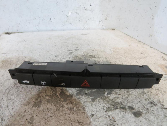 Bouton de warning FIAT GRANDE PUNTO Photo n°1