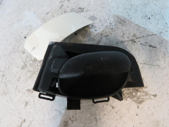 Poignee interieur arriere droit PEUGEOT 206+ Photo n°1