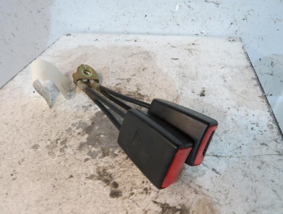 Attache ceinture arriere gauche SEAT LEON 1 Photo n°1
