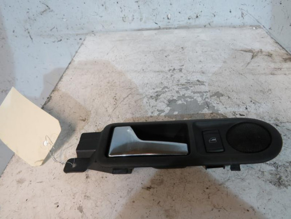 Poignee interieur arriere gauche VOLKSWAGEN GOLF 4 Photo n°1