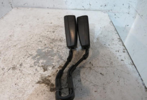 Attache ceinture arriere gauche VOLKSWAGEN GOLF 4