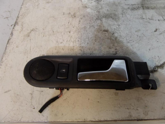 Poignee interieur arriere droit VOLKSWAGEN GOLF 4 Photo n°1