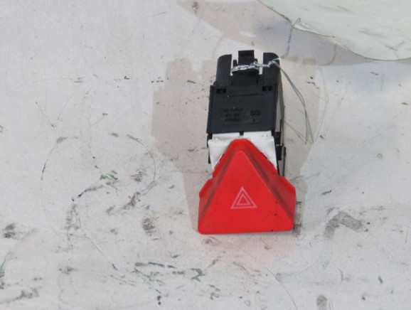 Bouton de warning VOLKSWAGEN TOURAN 2 Photo n°1