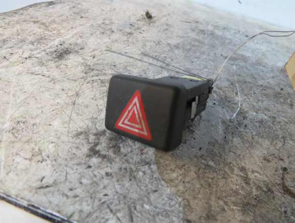 Bouton de warning AUDI A4 2 Photo n°1