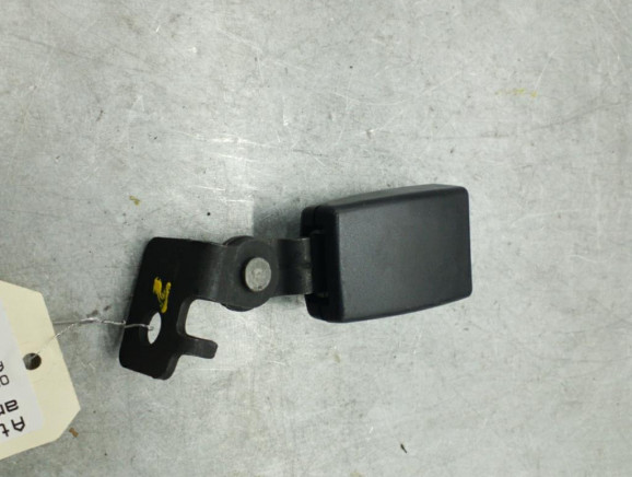 Attache ceinture arriere centrale OPEL ASTRA J Photo n°1